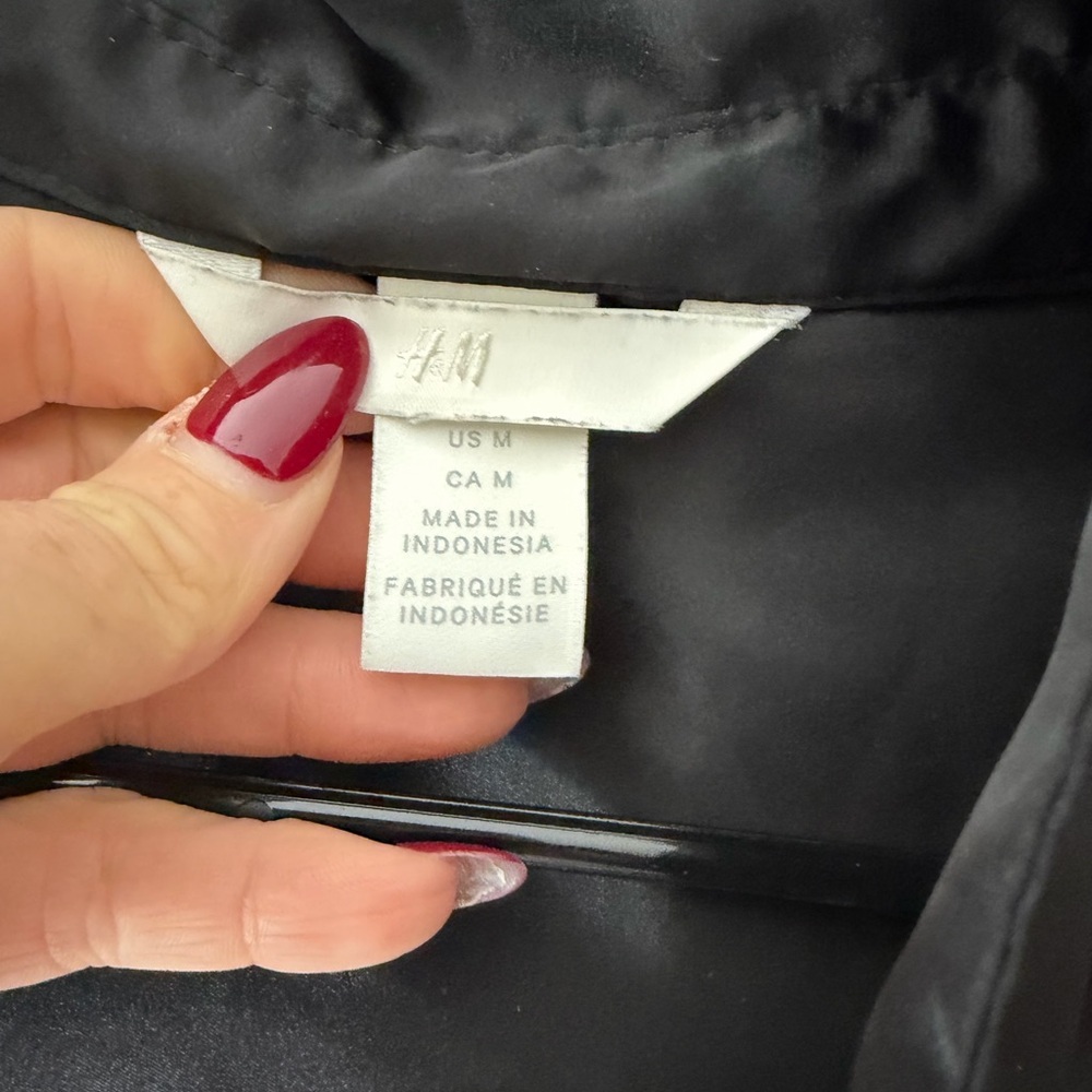 women’s H&M satin Black Button-Up shirt - Picture 2 of 5